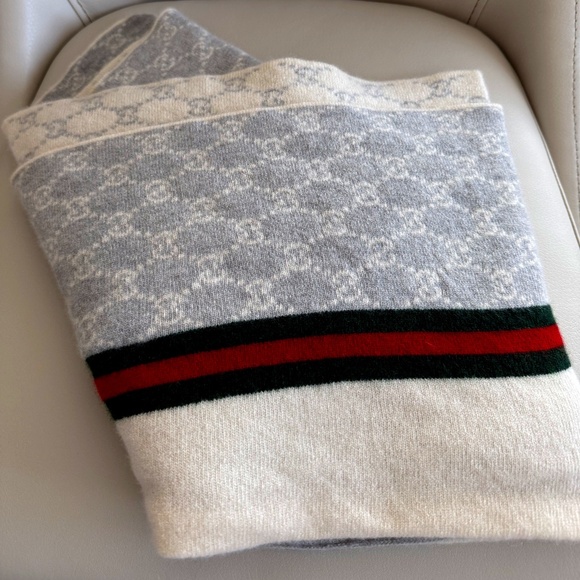 Gucci Wool Scarf - Authentic Luxury Note: Hat shown in photos is not included. - Picture 1 of 14